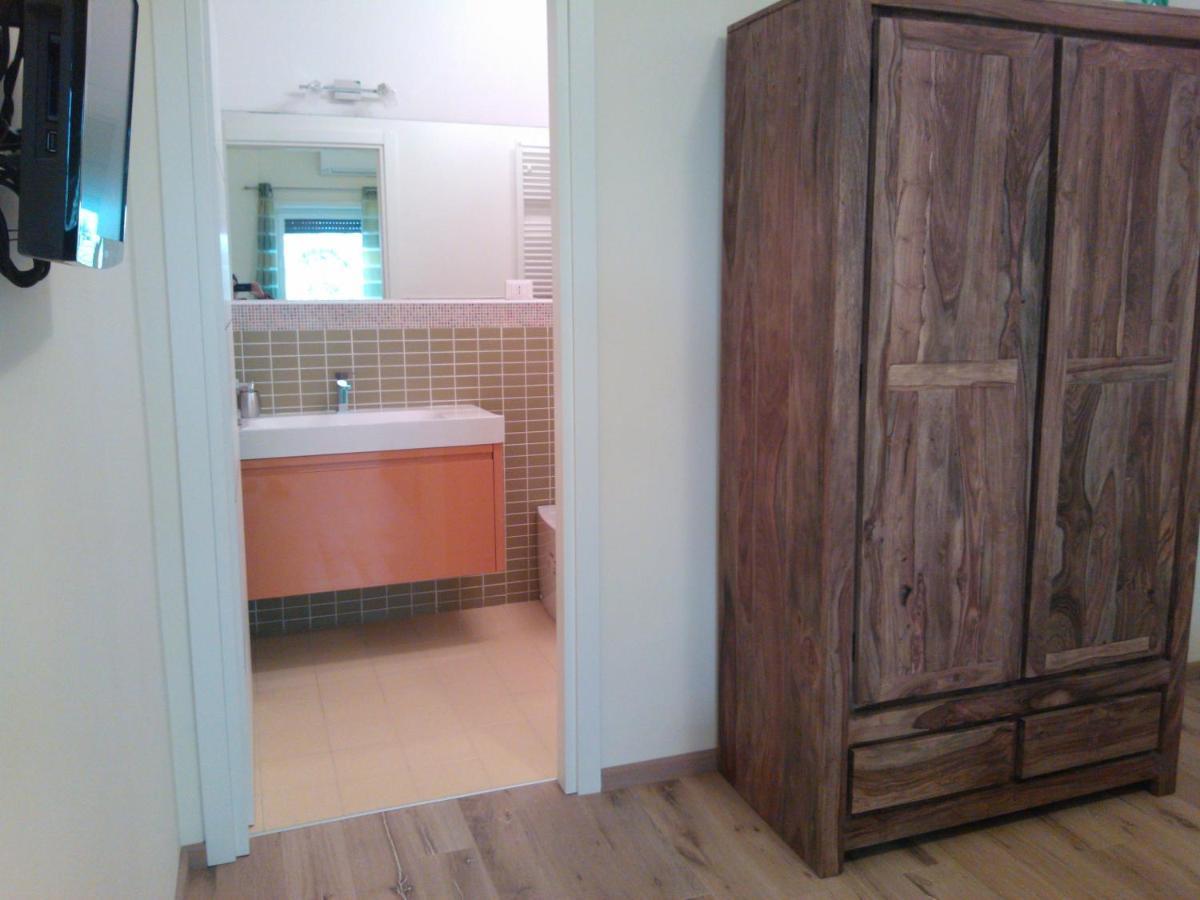 Demi'S Home Rom Rum bild